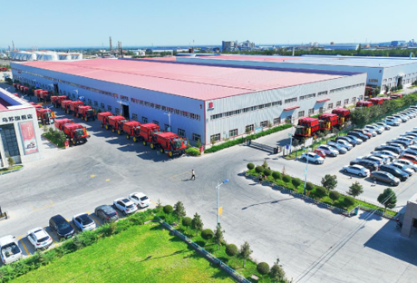 On the eve of autumn harvest, in order to ensure the timely delivery of domestic and foreign orders, the assembly line was fully operational and overtime production was carried out, and batches of new products were rolled off the production line.