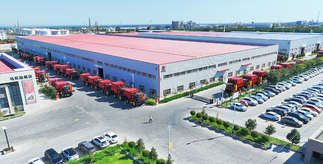 On the eve of autumn harvest, in order to ensure the timely delivery of domestic and foreign orders, the assembly line was fully operational and overtime production was carried out, and batches of new products were rolled off the production line.