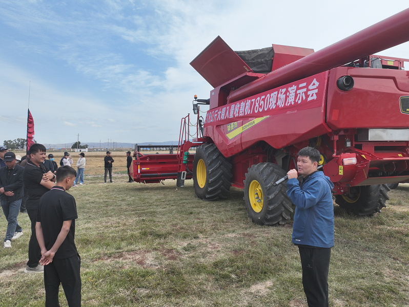 Boshiran 7850 Grain Harvester Shines at Balikun Demonstration